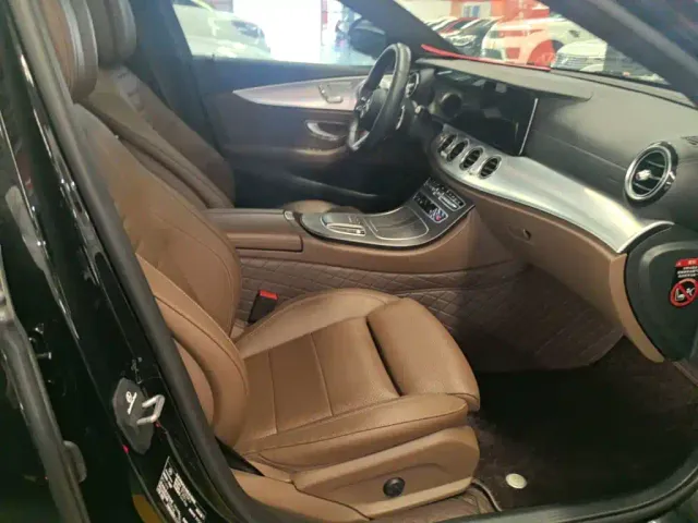 Mercedes-Benz E-Class — Фото автомобиля 24