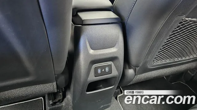 Hyundai Venue — Фото автомобиля 30