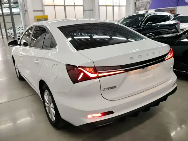 Roewe i5 — Фото автомобиля 4