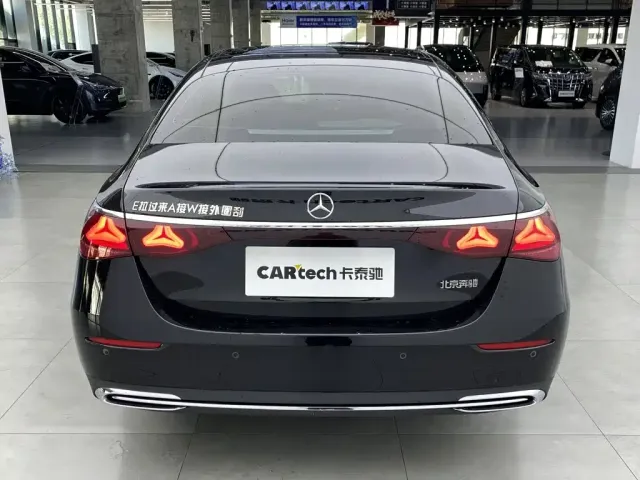 Mercedes-Benz E-Class — Фото автомобиля 4
