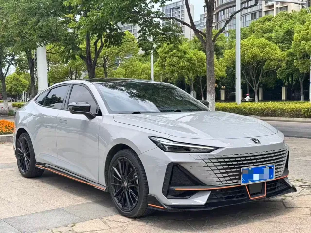 Changan Changan UNI-V 2022 1.5T Excellence — Фото автомобиля 3