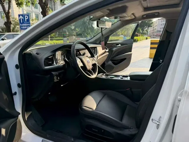 Buick Regal — Фото автомобиля 4