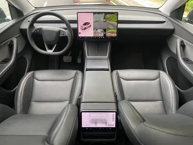 Tesla Model Y — Фото автомобиля 10