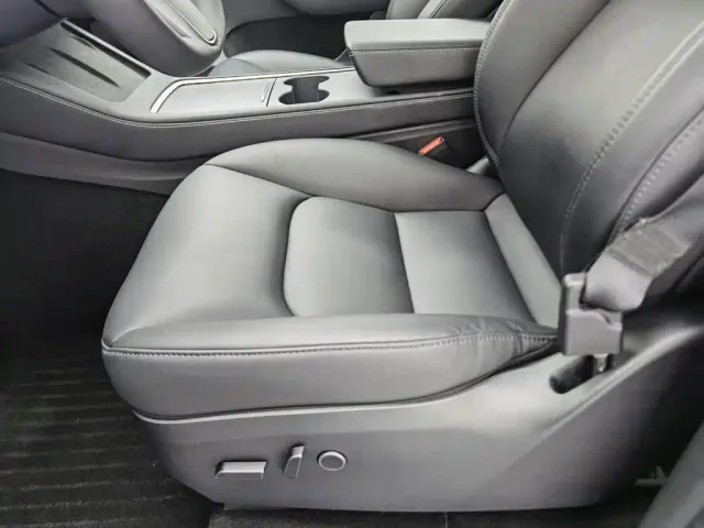 Tesla Model Y — Фото автомобиля 20