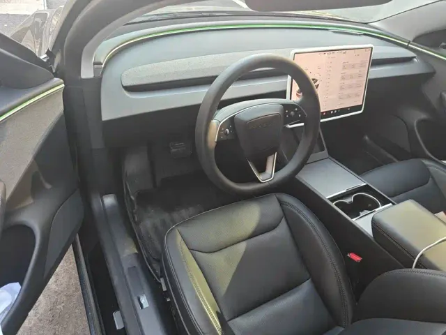 Tesla Model 3 — Фото автомобиля 5