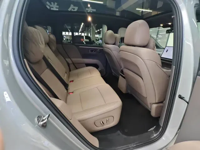 Li Auto i6 — Фото автомобиля 20