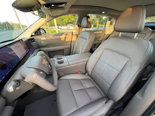 IM Motors LS6 — Фото автомобиля 12