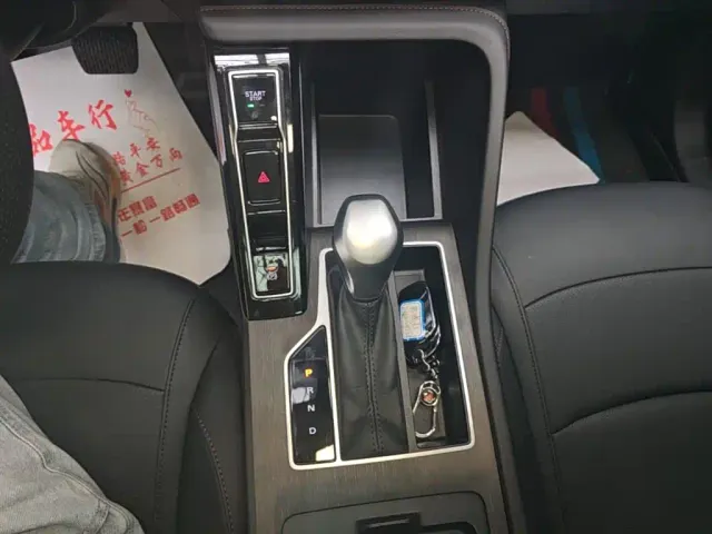 Roewe i5 — Фото автомобиля 13