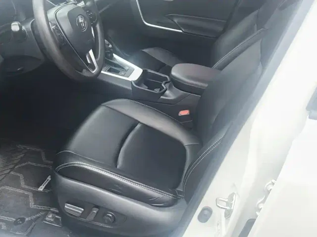 Toyota RAV4 — Фото автомобиля 14