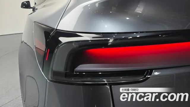 Tesla Model Y — Фото автомобиля 8