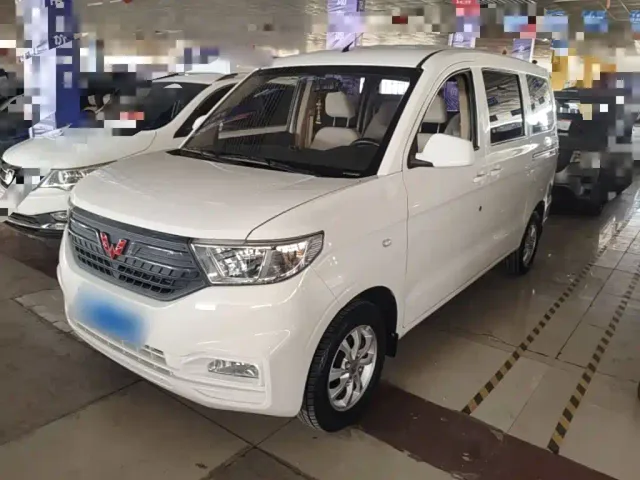 Фотография автомобиля — Wuling Hongguang V