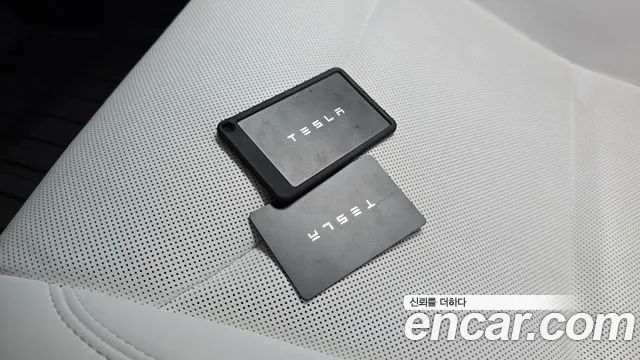 Tesla Model 3 — Фото автомобиля 21