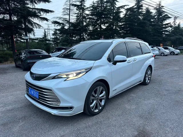 Фотография автомобиля — Toyota Sienna