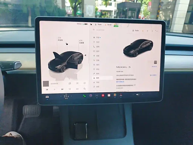 Tesla Model 3 — Фото автомобиля 9