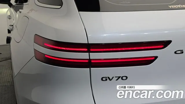 Genesis GV70 — Фото автомобиля 22