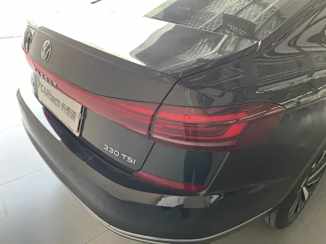 Volkswagen Passat — Фото автомобиля 12