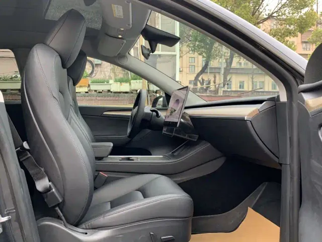 Tesla Model Y — Фото автомобиля 3