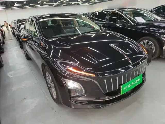 Hongqi E-QM5 — Фото автомобиля 3