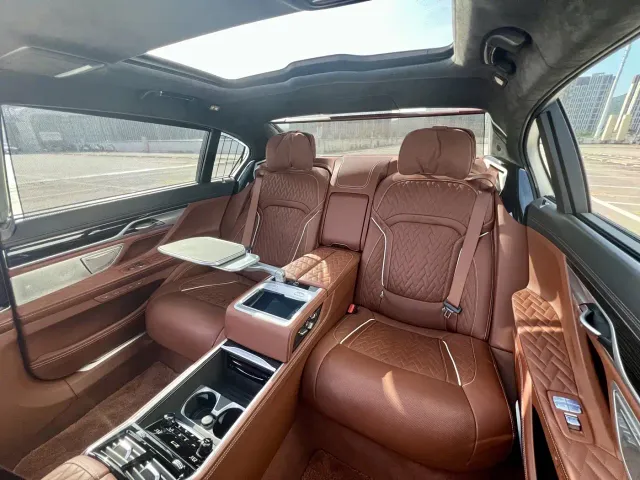 BMW 7 Series — Фото автомобиля 12