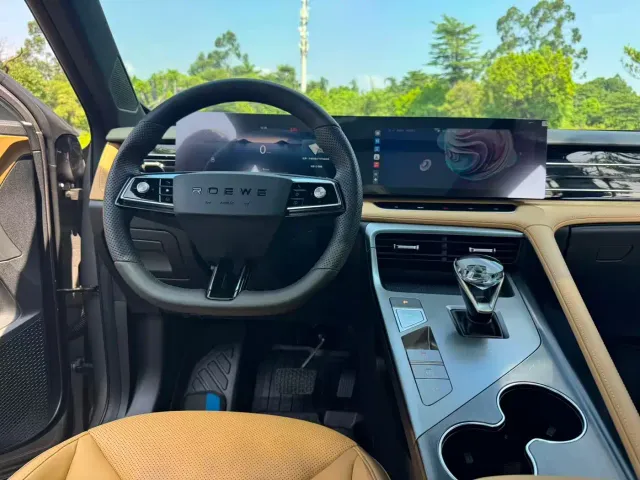 Roewe RX5 — Фото автомобиля 11