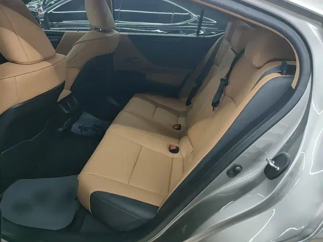 Lexus ES — Фото автомобиля 16