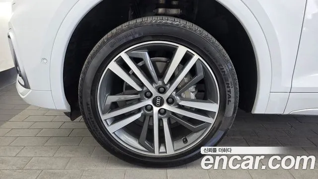 Audi Q5 45 TFSI quattro Premium — Фото автомобиля 4