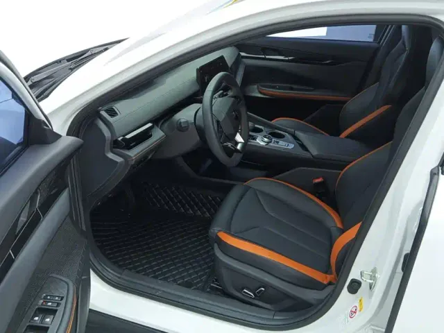 Changan Changan UNI-V 2023 1.5T Premium Edition — Фото автомобиля 9