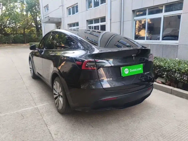 Tesla Model Y — Фото автомобиля 4