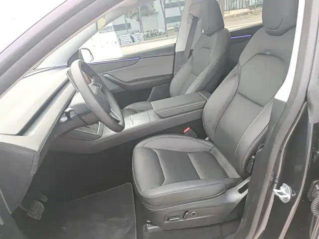 Tesla Model Y — Фото автомобиля 14