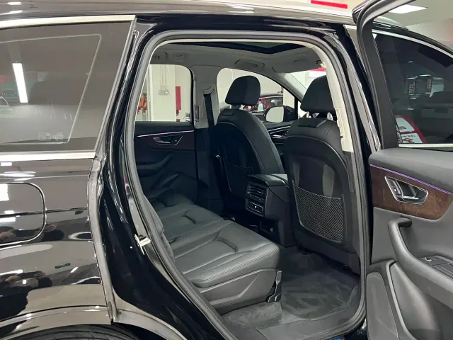 Audi Q7 — Фото автомобиля 12