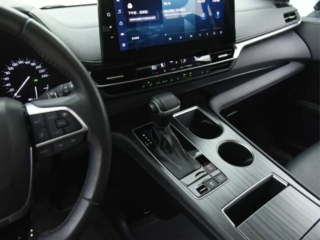 Toyota Sienna — Фото автомобиля 7