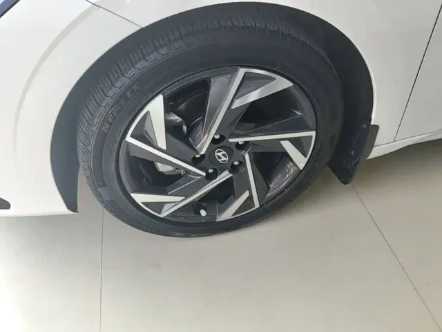 Hyundai Elantra — Фото автомобиля 21