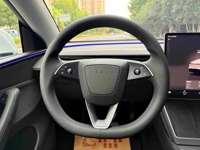 Tesla Model Y — Фото автомобиля 14
