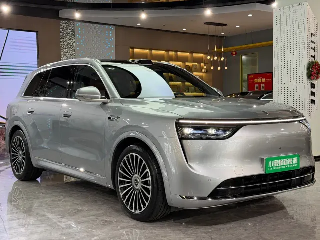Aito M8 — Фото автомобиля 3