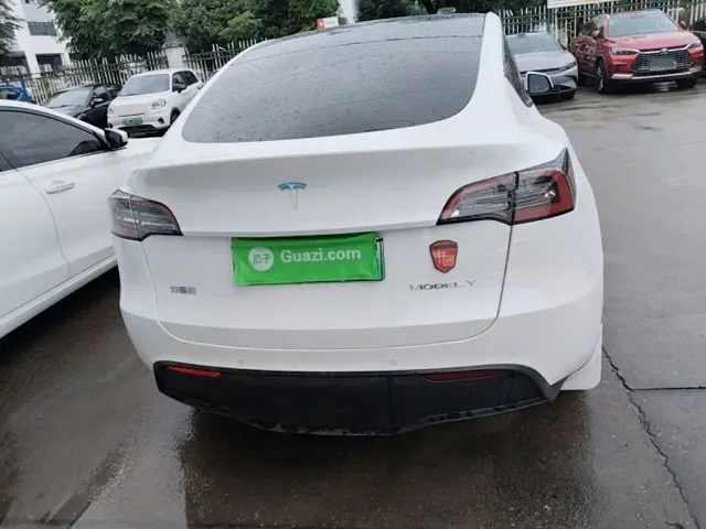 Tesla Model Y — Фото автомобиля 5