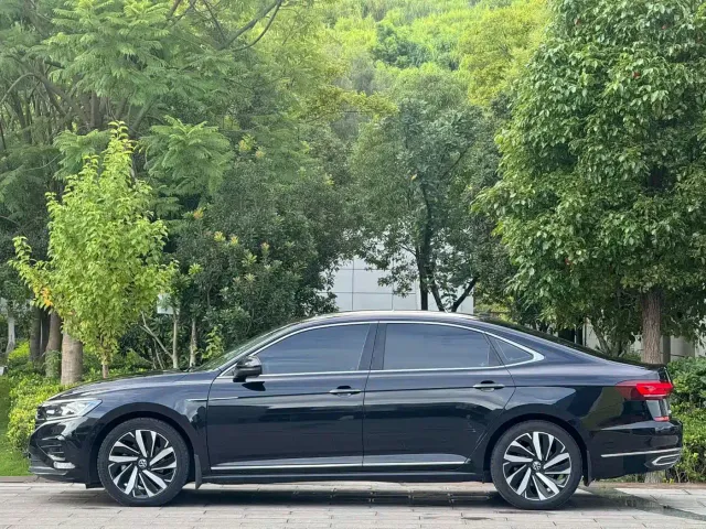 Volkswagen Passat — Фото автомобиля 3