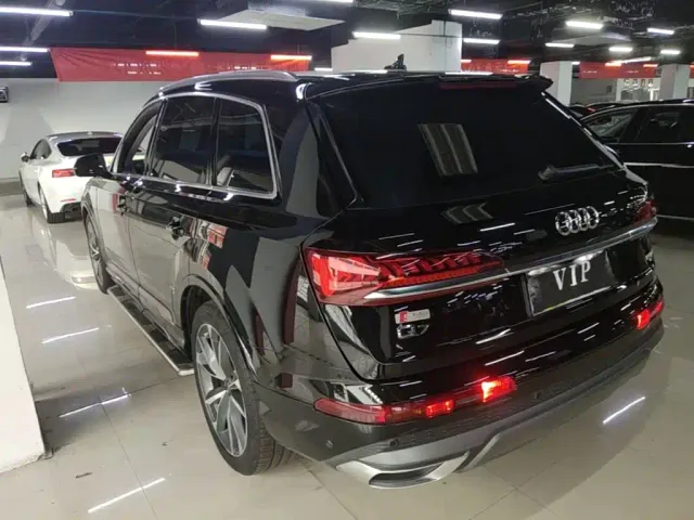 Audi Q7 — Фото автомобиля 4