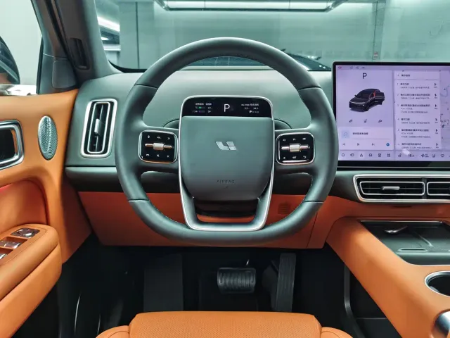 Li Auto L6 — Фото автомобиля 14