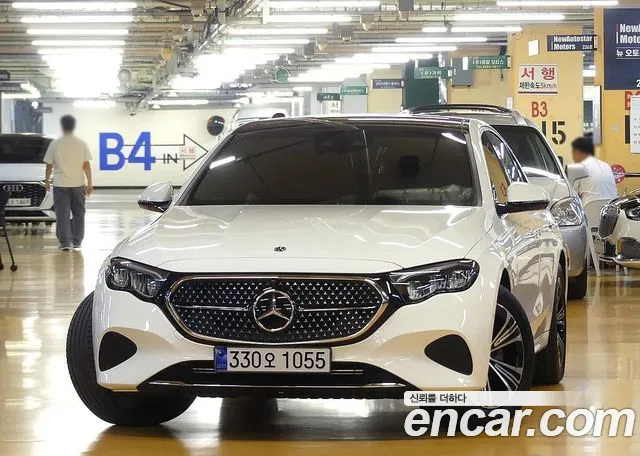 Mercedes-Benz E-Class — Фото автомобиля 3