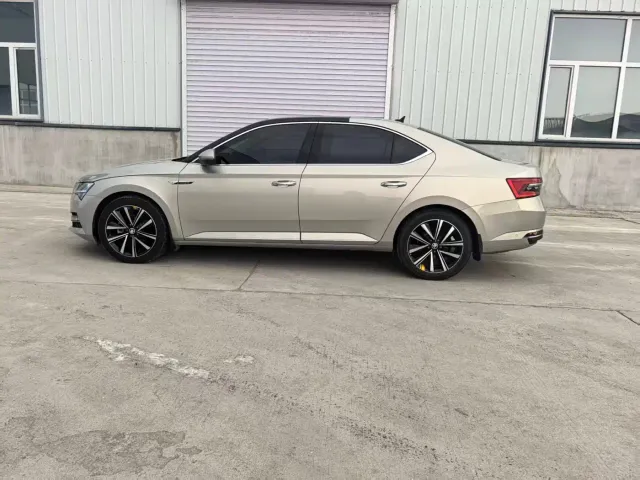 Skoda Superb — Фото автомобиля 4