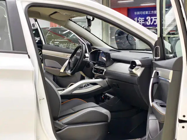 Geely Binyue — Фото автомобиля 9