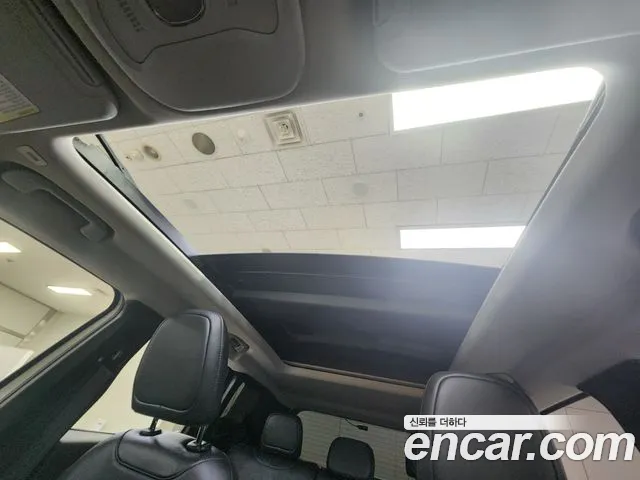 Jeep Renegade — Фото автомобиля 16