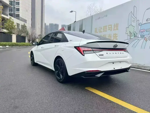 Hyundai Elantra — Фото автомобиля 9