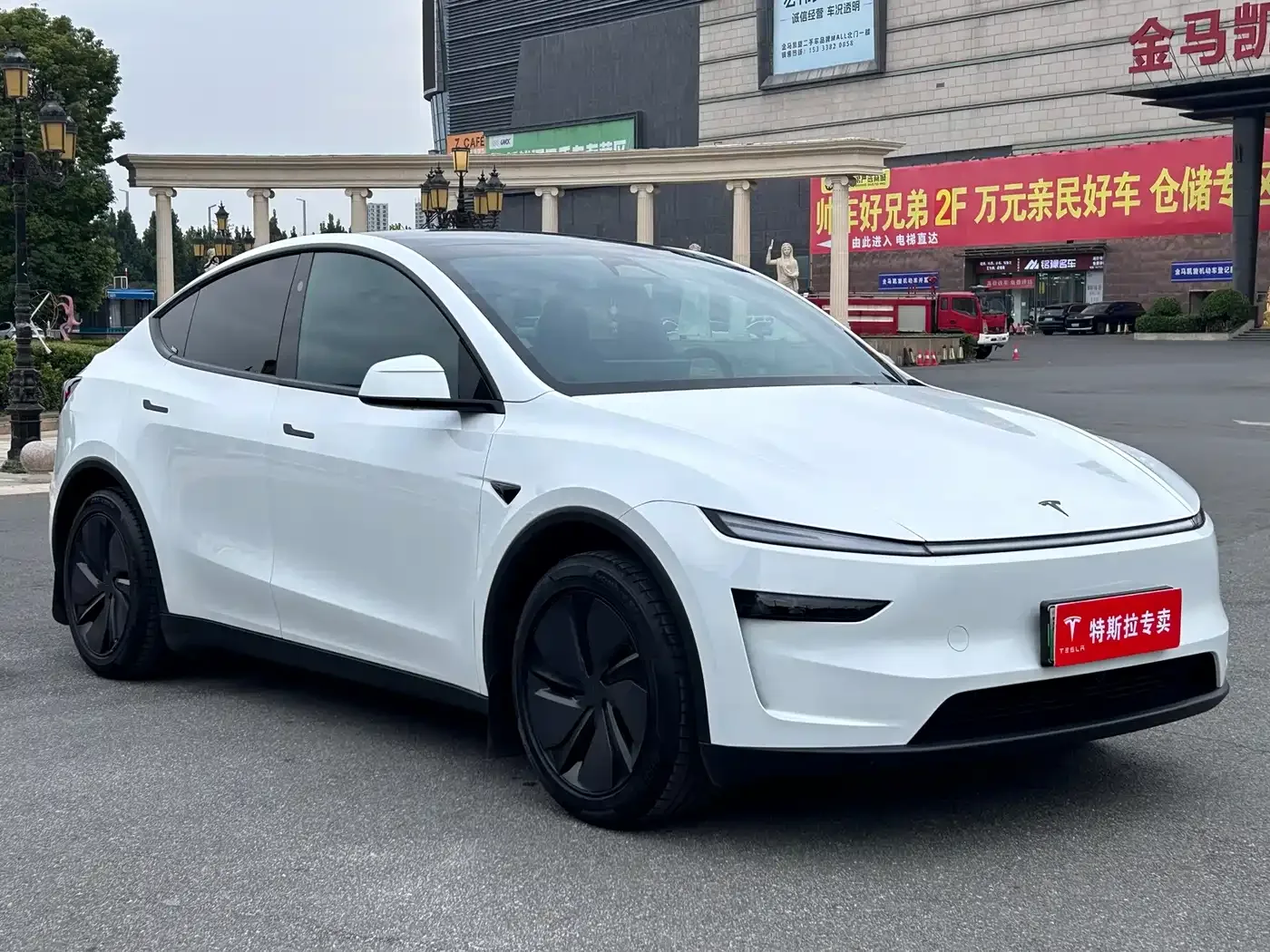 Tesla Model Y 2026 Facelift Long Range Rear-Wheel Drive — Фото автомобиля 3
