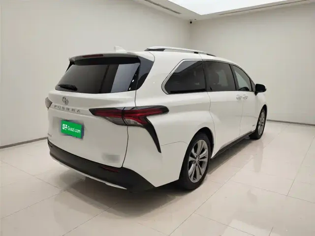 Toyota Sienna — Фото автомобиля 4