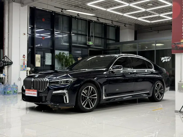 Фотография автомобиля — BMW 7 Series
