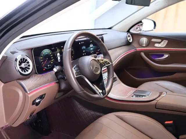 Mercedes-Benz E-Class — Фото автомобиля 11