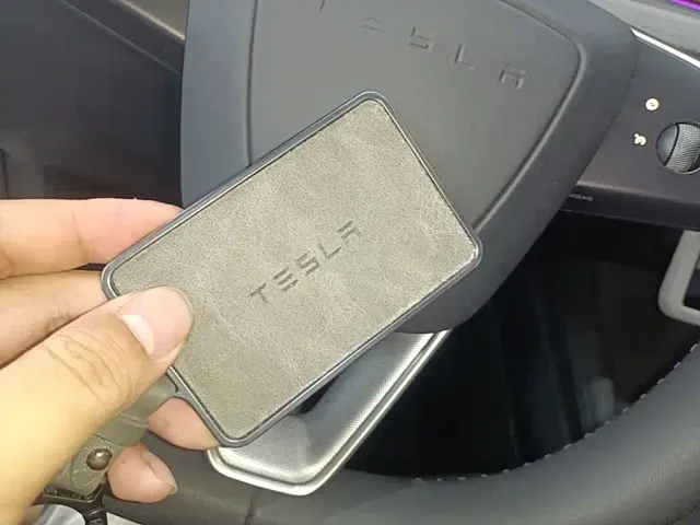 Tesla Model 3 — Фото автомобиля 8
