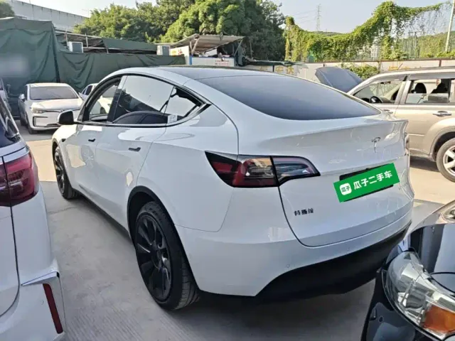 Tesla Model Y — Фото автомобиля 4