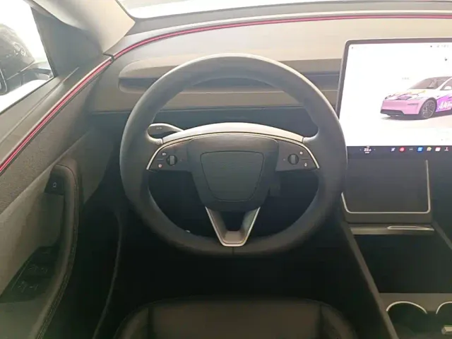 Tesla Model Y — Фото автомобиля 10